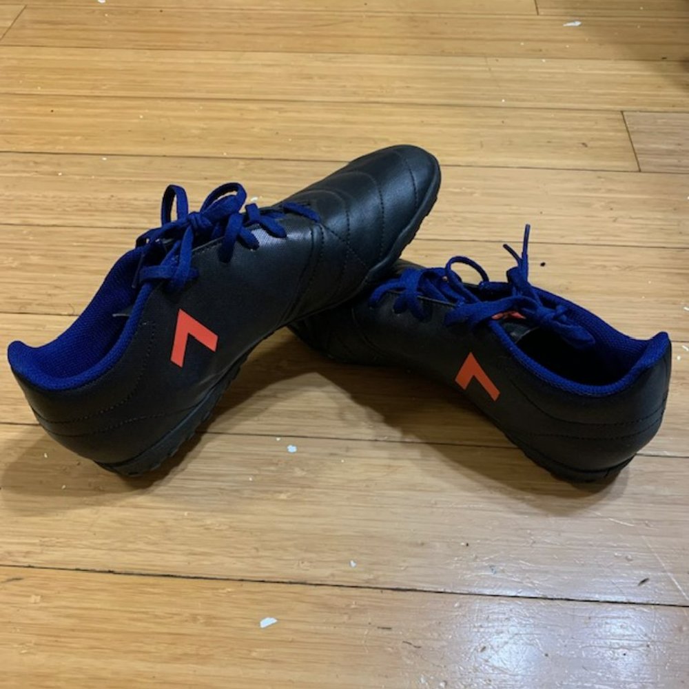 Adidas soccer cleats Women sz 9